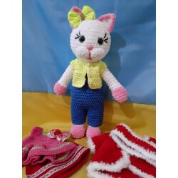 Мягкая игрушка амигуруми кошка Милана с набором одежды